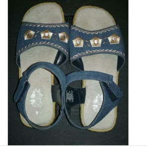 New Soho Girls Blue Denim Sandals Size 4